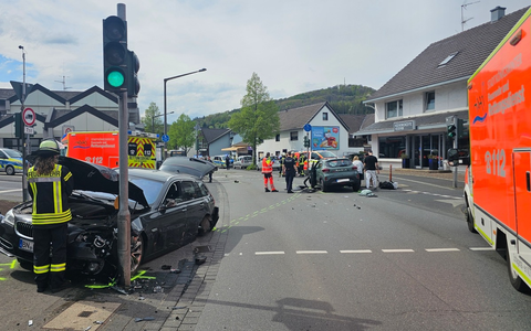 FW Königswinter: Sechs Verletzte bei Verkehrsunfall in Königswinter - Ittenbach - Foto: presseportal.de