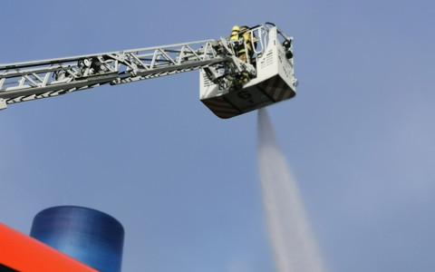 FW-E: Brand in einer Lagerhalle am Ostersonntag - Foto: presseportal.de