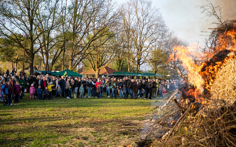 FW Wathlingen: Stimmungsvolles Osterfeuer in Großmoor bei bestem Wetter - Foto: presseportal.de