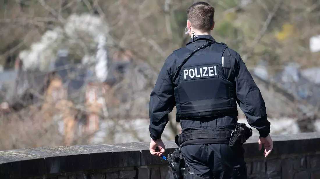 Wochenlang hatten zahlreiche Einsatzkräfte in Weilburg und Umgebung nach dem vermissten sechsjährigen Jungen gesucht.  (Archivbild) - Bild: Boris Roessler/dpa