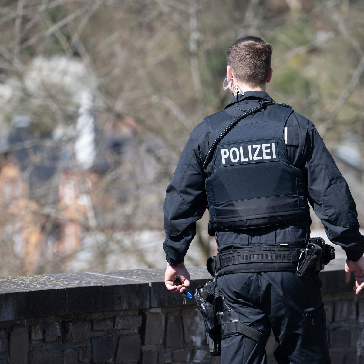 Wochenlang hatten zahlreiche Einsatzkräfte in Weilburg und Umgebung nach dem vermissten sechsjährigen Jungen gesucht.  (Archivbild) - Foto: Boris Roessler/dpa