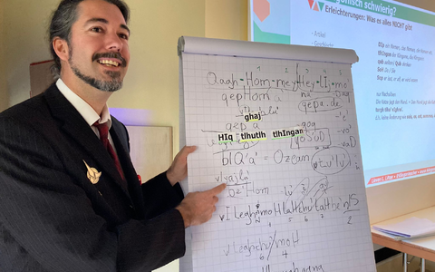 Die klingonische Sprache umfasst heute mehr als 5.300 Wörter (Archivbild) - Foto: Birgit Reichert/dpa Die klingonische Sprache umfasst heute mehr als 5.300 Wörter (Archivbild) - Foto: Birgit Reichert/dpa