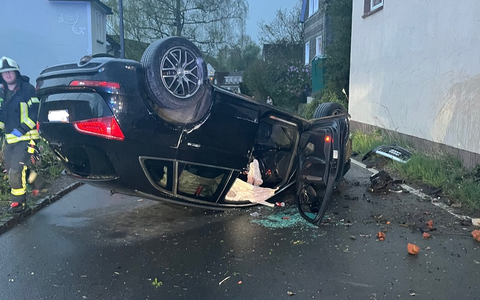 POL-GM: Betrunken mit Auto überschlagen - Foto: presseportal.de