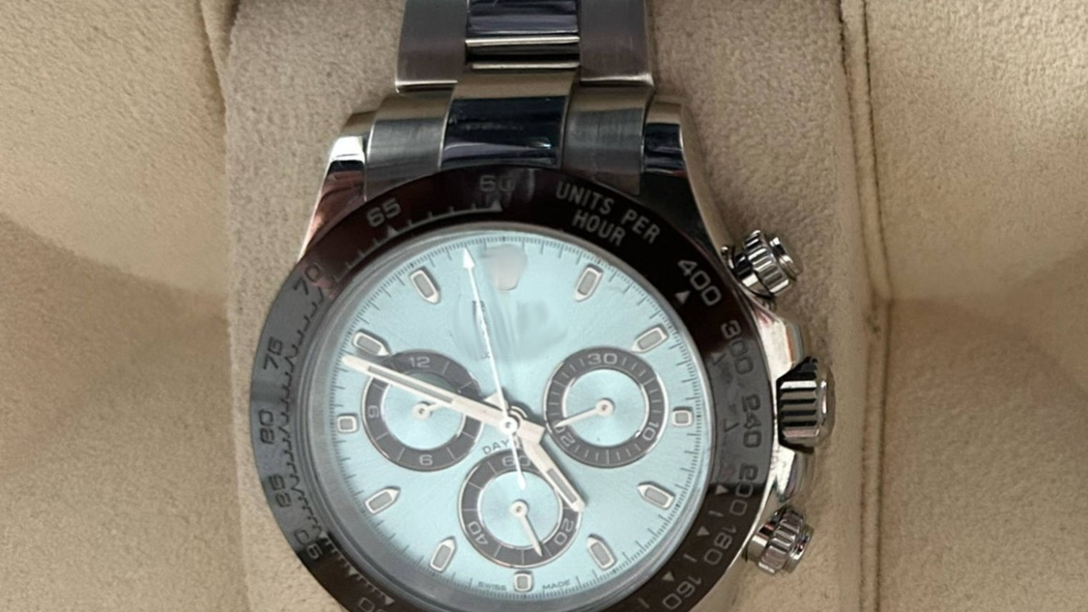 HZA-SI: Mit Luxus Uhr und Uhrenteilen geweckt/ Reisender versucht Luxus Uhr und Uhrenteile einzuschmuggeln - die Höhe der Zollabgaben ist noch unklar - Foto: presseportal.de