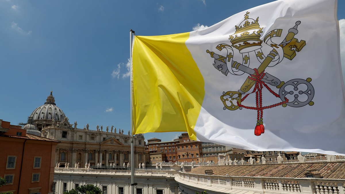 Der Papst ist auch weltliches Oberhaupt des kleinsten Staates der Welt. (Archivbild) - Foto: Daniel Karmann/dpa