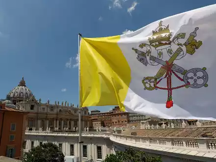 Der Papst ist auch weltliches Oberhaupt des kleinsten Staates der Welt. (Archivbild) - Foto: Daniel Karmann/dpa
