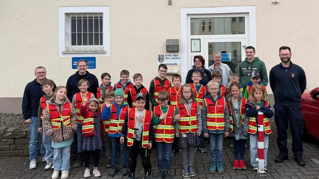 FW-OE: Was für ein cooles Event - Begeisterung bei den LöschKids Heinsberg beim Besuch der Kreisleitstelle in Olpe - Bild: presseportal.de