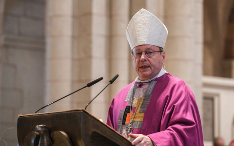 Der Vorsitzende der Deutschen Bischofskonferenz, Georg Bätzing, hat den verstorbenen Papst Franziskus als «großen Papst» gewürdigt. (Archivbild) - Foto: Harald Oppitz/KNA-Pool/dpa