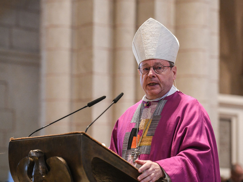 Der Vorsitzende der Deutschen Bischofskonferenz, Georg Bätzing, hat den verstorbenen Papst Franziskus als «großen Papst» gewürdigt. (Archivbild) - Foto: Harald Oppitz/KNA-Pool/dpa