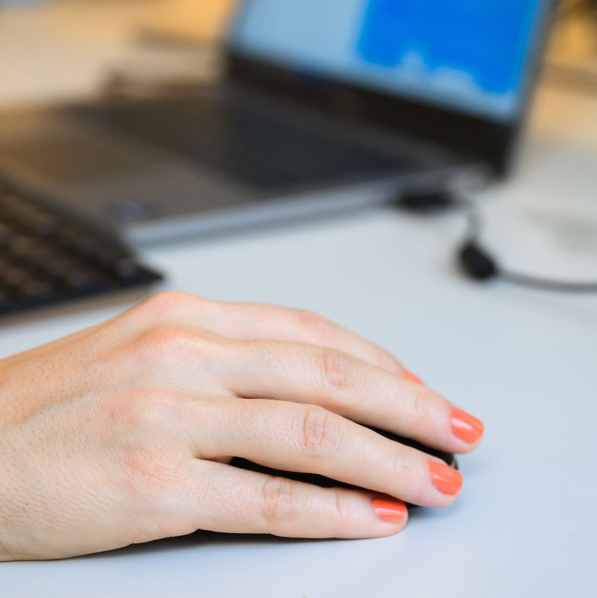 Schreibtalent trifft Algorithmus: Wie viel KI verträgt die Literatur? - Foto: Julian Stratenschulte/dpa