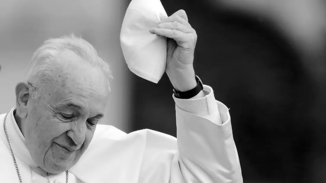 Millionen Menschen trauern um den Papst. - Bild: Evandro Inetti/ZUMA Wire/dpa