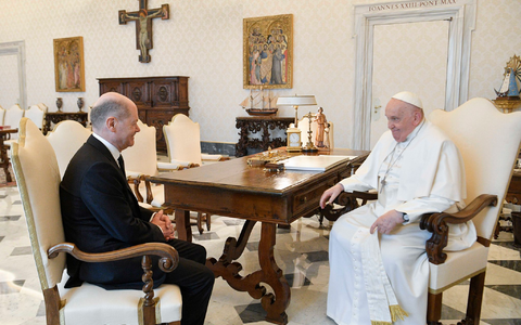 Franziskus empfing Kanzler Olaf Scholz zu einer Privataudienz. (Archivbild) - Foto: --/Vatican Media/dpa Franziskus empfing Kanzler Olaf Scholz zu einer Privataudienz. (Archivbild) - Foto: --/Vatican Media/dpa