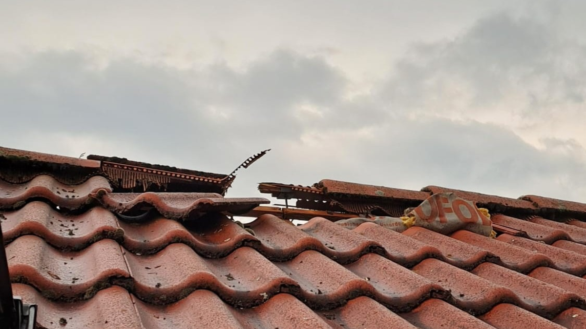 FW-EN: Blitzeinschlag in ein Dach - Foto: presseportal.de