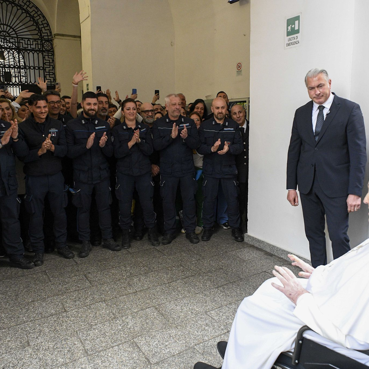 Bei seinem Besuch in einem Gefängnis am Gründonnerstag wurde der Papst mit Applaus begrüßt. - Foto: Divisione Produzione Fotografica/IPA via ZUMA Press/dpa