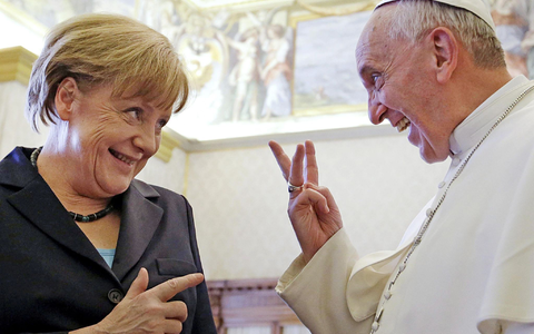 «Unbeirrbar lagen ihm in seinem zwölfjährigen Pontifikat ganz besonders diejenigen am Herzen, die ihre Stimme nicht selbst erheben konnten», teilte die frühere Bundeskanzlerin Angela Merkel mit. - Foto: Gregorio Borgia / Pool/ANSA POOL/dpa «Unbeirrbar lagen ihm in seinem zwölfjährigen Pontifikat ganz besonders diejenigen am Herzen, die ihre Stimme nicht selbst erheben konnten», teilte die frühere Bundeskanzlerin Angela Merkel mit. - Foto: Gregorio Borgia / Pool/ANSA POOL/dpa