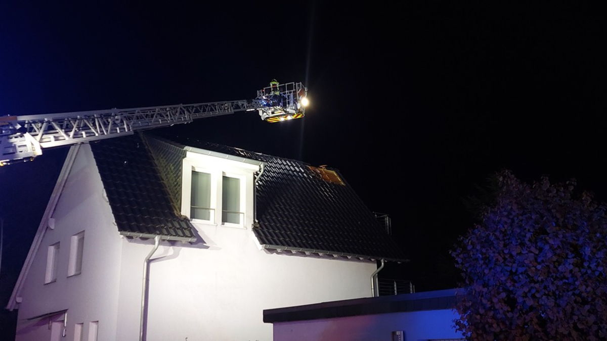 FW-EN: Blitzeinschlag in Hausdach - Foto: presseportal.de