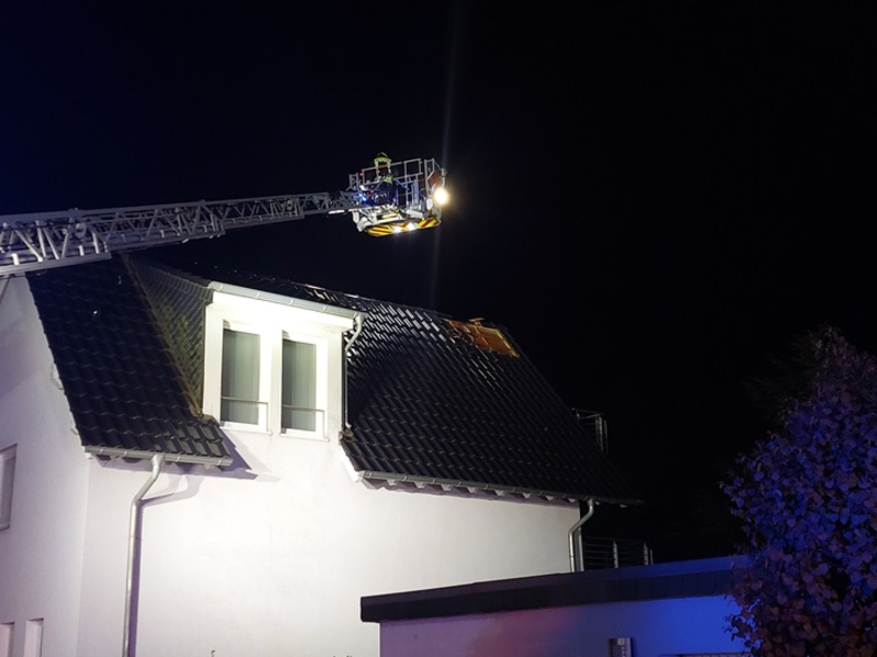 FW-EN: Blitzeinschlag in Hausdach - Foto: presseportal.de