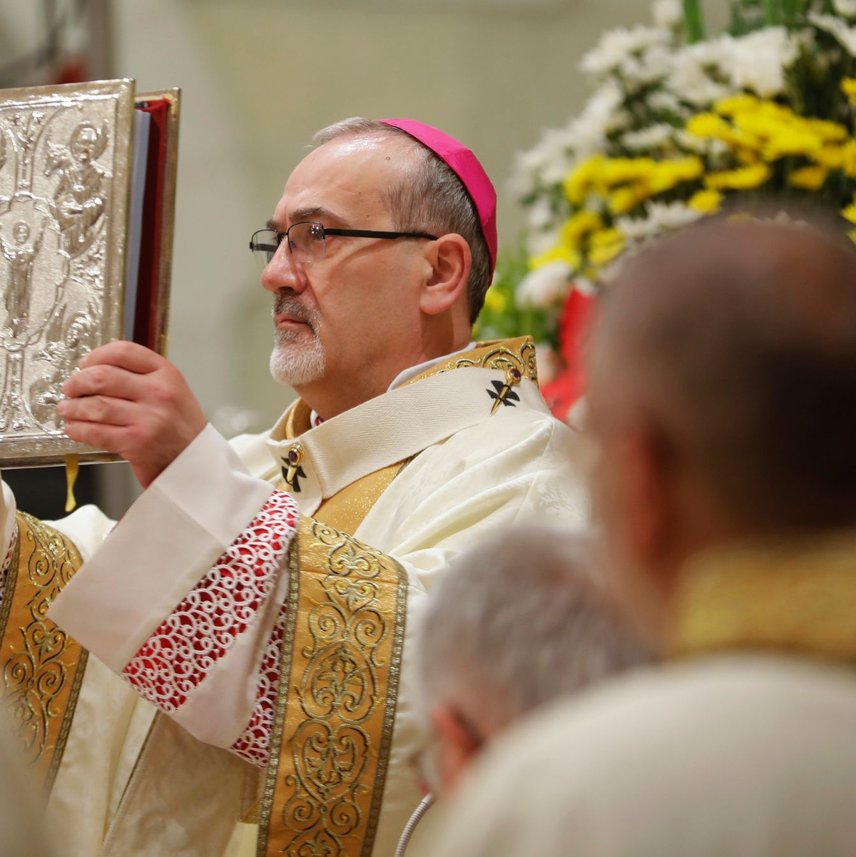 Der Patriarch von Jerusalem, Pierbattista Pizzaballa, ist einer der Jüngsten im Kreis der genannten Kandidaten. (Archivbild) - Foto: Mussa Issa Qawasma/Pool Reuters via AP/dpa