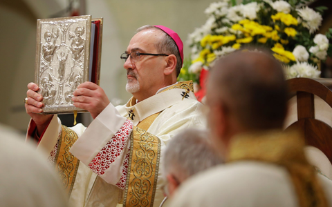 Der Patriarch von Jerusalem, Pierbattista Pizzaballa, ist einer der Jüngsten im Kreis der genannten Kandidaten. (Archivbild) - Foto: Mussa Issa Qawasma/Pool Reuters via AP/dpa