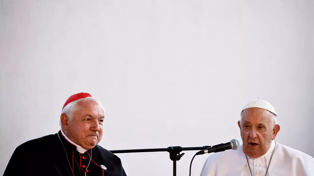 Der Erzbischof von Marseille, Jean-Marc Aveline (l), gilt wie der verstorbene Papst Franziskus als volksnah. (Archivbild) - Bild: Yara Nardi/Reuters/dpa