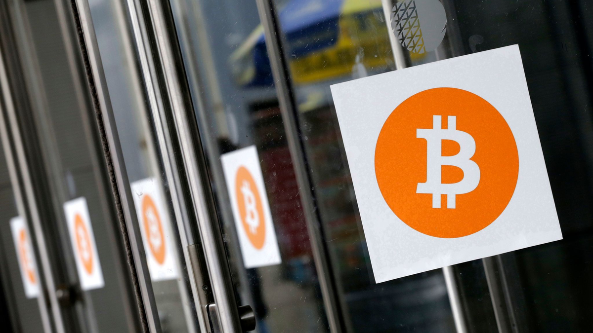 Die Kryptowährung Bitcoin ist über 88.000 Dollar gestiegen (Symbolbild) - Foto: Mark Lennihan/AP/dpa