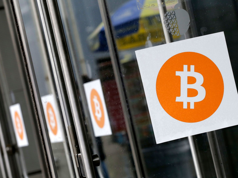 Die Kryptowährung Bitcoin ist über 88.000 Dollar gestiegen (Symbolbild) - Foto: Mark Lennihan/AP/dpa