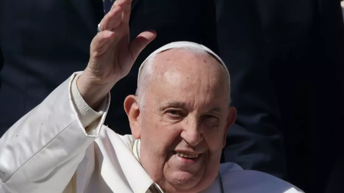 Keine 24 Stunden vor seinem Tod spendete Papst Franziskus noch den Ostersegen (Archivbild).  - Bild: Evandro Inetti/ZUMA Press Wire/dpa