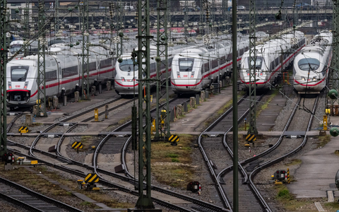 Stillstand im Bahnhof - auch in den kommenden Jahren dürfte für viele Bahn-Reisende nicht alles rund laufen. (Symbolbild) - Foto: Peter Kneffel/dpa