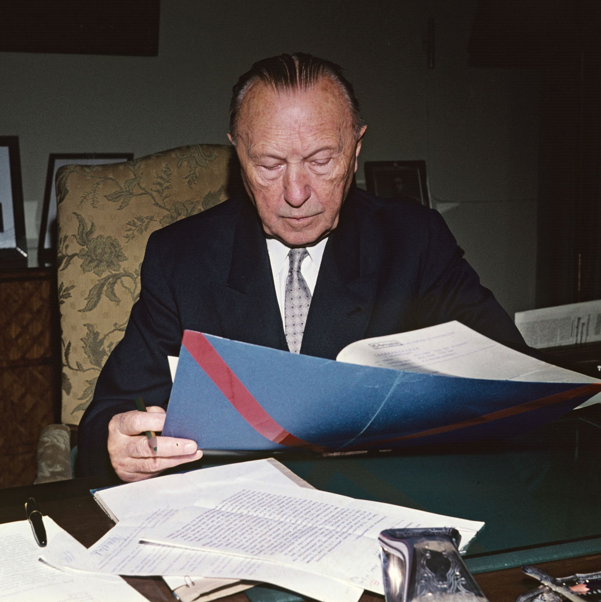 Er war der älteste Kanzler der Bundesrepublik: Konrad Adenauer. (Archivbild) - Foto: Kurt Rohwedder/dpa