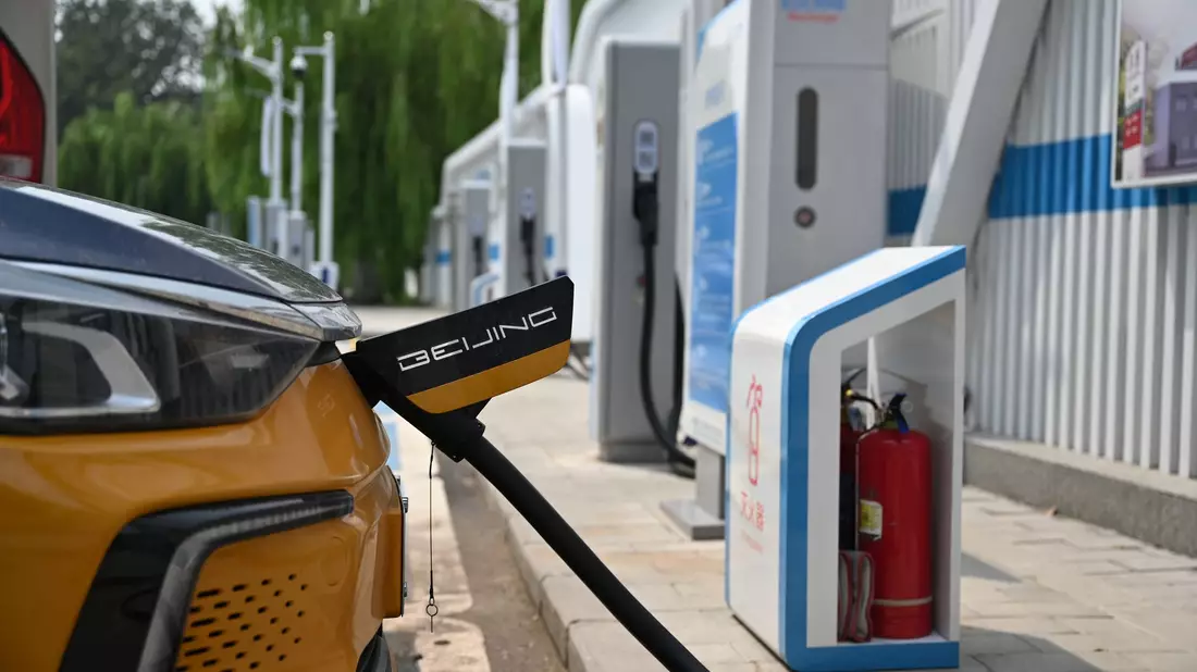 Strom ist in China besonders günstig, was der E-Mobilität weiteren Auftrieb gab. (Archivbild)  - Bild: Johannes Neudecker/dpa
