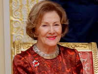 Königin Sonja ist mit dem Rettungshubschrauber ins Krankenhaus gebracht worden. (Archivfoto) - Foto: Stian Lysberg Solum/NTB/dpa