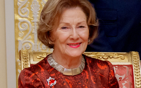 Königin Sonja ist mit dem Rettungshubschrauber ins Krankenhaus gebracht worden. (Archivfoto) - Foto: Stian Lysberg Solum/NTB/dpa