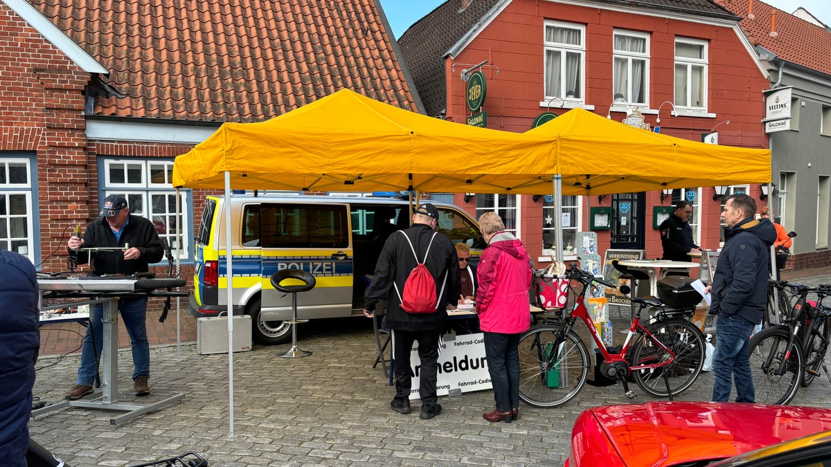 POL-WHV: Schützen Sie sich vor Diebstahl! Kostenlose Fahrradcodierung und Fahrradregistrierung auf dem Vareler Frühlingsfest - Foto: presseportal.de