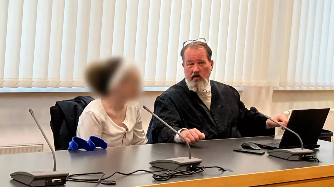 Die 26-Jährige soll ihre Tochter mit der Injektion von Keimen krank gemacht und gehalten haben. - Bild: Anika von Greve-Dierfeld/dpa