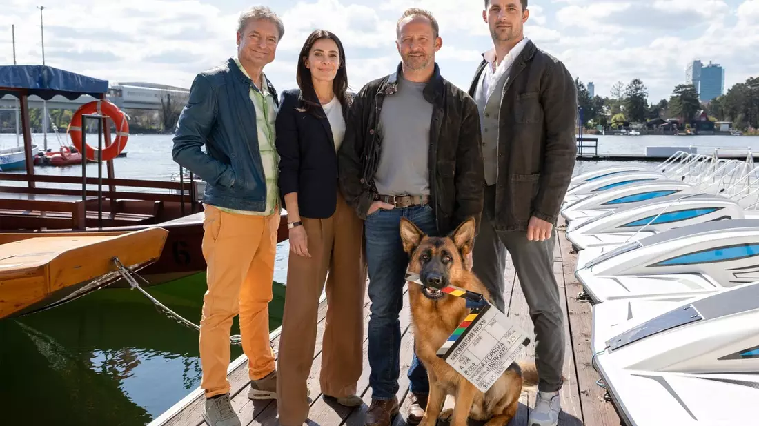 Alfred Dorfer Doris Golpashin Maximilian Brückner Ferdinand Seebacher Capo Kommissar Rex - Bild: SAT.1/ORF/MR-Film/Anjeza Cikopano, presseportal.de
