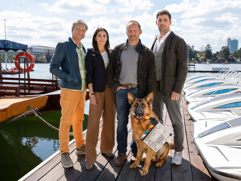 Alfred Dorfer Doris Golpashin Maximilian Brückner Ferdinand Seebacher Capo Kommissar Rex - Foto: SAT.1/ORF/MR-Film/Anjeza Cikopano, presseportal.de