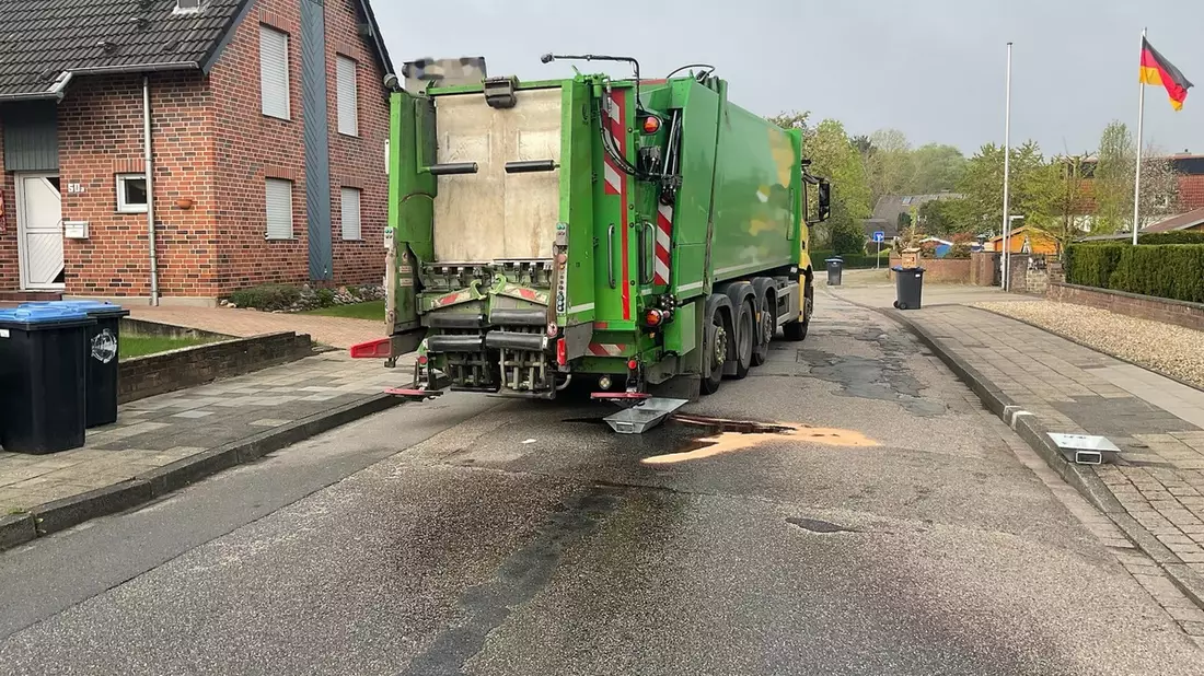 FW Alpen: Technischer Defekt an LKW - Bild: presseportal.de