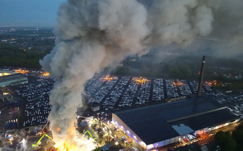FW-E: Großbrand auf Schrottplatz - Abschlussmeldung - Foto: presseportal.de
