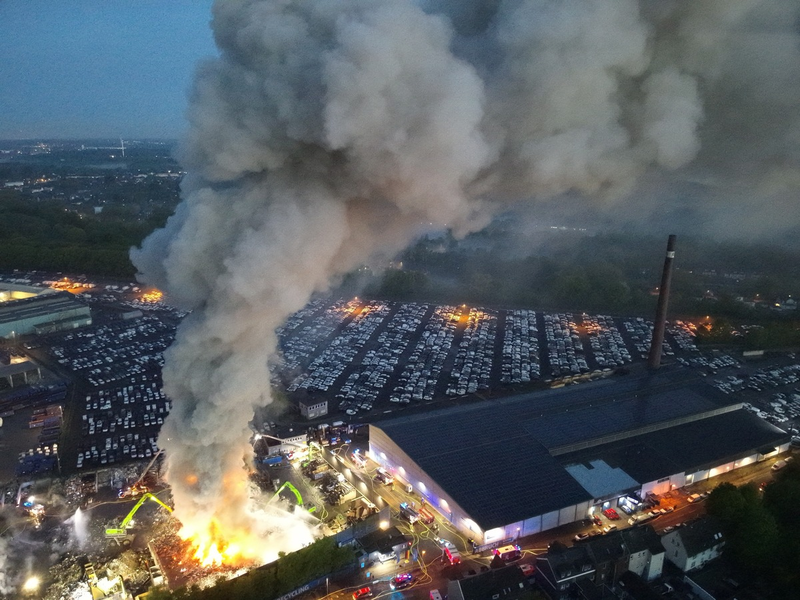 FW-E: Großbrand auf Schrottplatz - Abschlussmeldung - Foto: presseportal.de