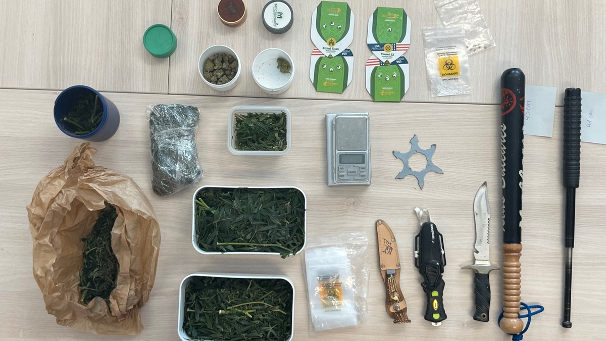 POL-D: Wersten - Polizeieinsatz wegen Streitigkeiten - Drogen und Waffen gefunden - Ermittlungsverfahren eingeleitet - Fotos - Foto: presseportal.de