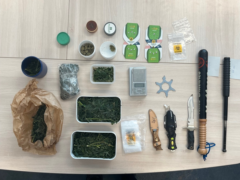 POL-D: Wersten - Polizeieinsatz wegen Streitigkeiten - Drogen und Waffen gefunden - Ermittlungsverfahren eingeleitet - Fotos - Foto: presseportal.de