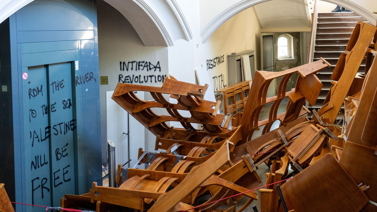 Die Aufräumarbeiten werden der HU zufolge Wochen dauern. - Foto: Soeren Stache/dpa