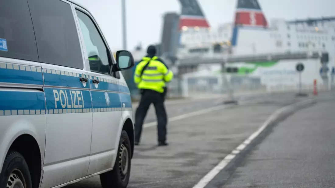 BPOL-HRO: Bundespolizei vollstreckt Haftbefehl bei Einreise - Bild: presseportal.de