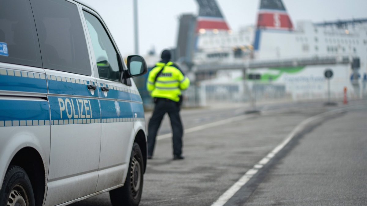 BPOL-HRO: Bundespolizei vollstreckt Haftbefehl bei Einreise - Foto: presseportal.de