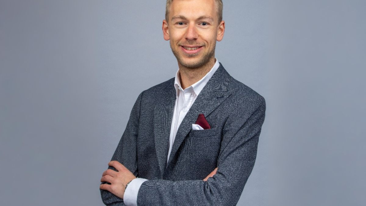 Jonas Frewert: Wie Unternehmen mit KI-Sichtbarkeit die Weltwirtschaft beeinflussen - Foto: presseportal.de