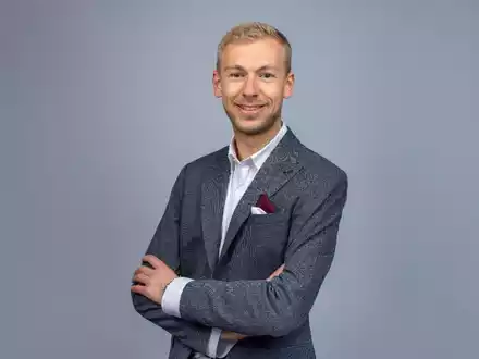 Jonas Frewert: Wie Unternehmen mit KI-Sichtbarkeit die Weltwirtschaft beeinflussen - Foto: presseportal.de