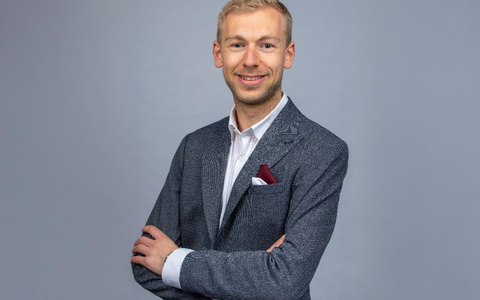 Jonas Frewert: Wie Unternehmen mit KI-Sichtbarkeit die Weltwirtschaft beeinflussen - Foto: presseportal.de