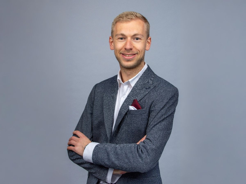 Jonas Frewert: Wie Unternehmen mit KI-Sichtbarkeit die Weltwirtschaft beeinflussen - Foto: presseportal.de