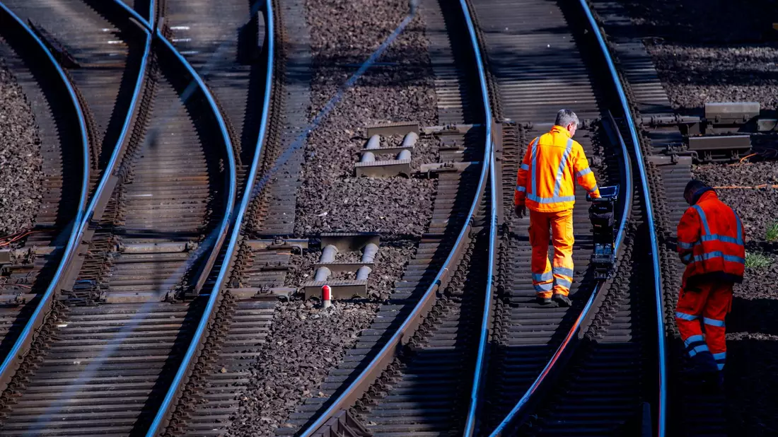 Die Bahn gleicht einer großen Baustelle. (Symbolbild) - Bild: Jens Büttner/dpa