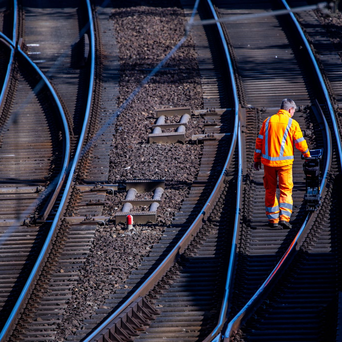 Die Bahn gleicht einer großen Baustelle. (Symbolbild) - Foto: Jens Büttner/dpa